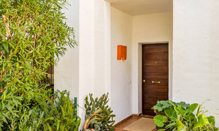 Encantador apartamento con jardín en venta en un complejo residencial privilegiado en La Quinta, Marbella – Benahavis 58604 