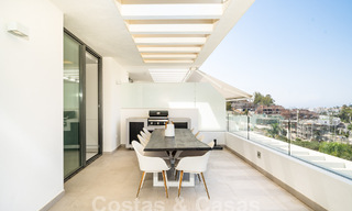 Moderno ático de diseño con amplio solárium en venta en la Nueva Milla de Oro entre Marbella y Estepona 58793 
