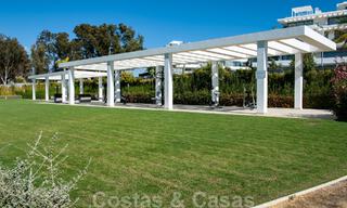 Moderno ático de diseño con amplio solárium en venta en la Nueva Milla de Oro entre Marbella y Estepona 58805 