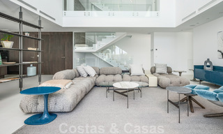 Villa de lujo modernista en venta a un paso de la playa y de todos los servicios en San Pedro, Marbella 58608 