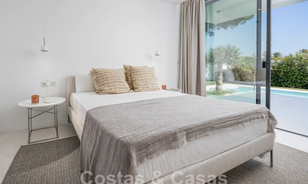 Villa de lujo modernista en venta a un paso de la playa y de todos los servicios en San Pedro, Marbella 58638