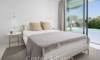 Villa de lujo modernista en venta a un paso de la playa y de todos los servicios en San Pedro, Marbella 58638 