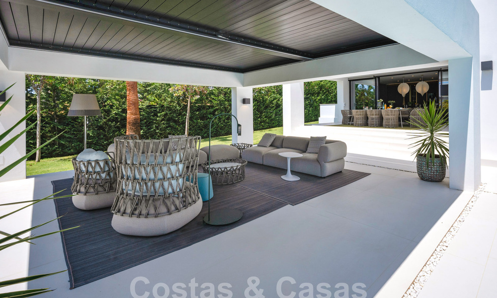 Villa de lujo modernista en venta a un paso de la playa y de todos los servicios en San Pedro, Marbella 58645