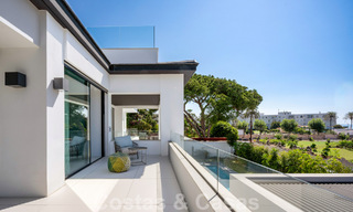 Villa de lujo modernista en venta a un paso de la playa y de todos los servicios en San Pedro, Marbella 58650 