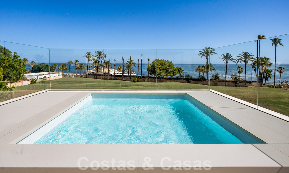 Villa de lujo modernista en venta a un paso de la playa y de todos los servicios en San Pedro, Marbella 58653