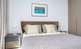 Villa de lujo modernista en venta a un paso de la playa y de todos los servicios en San Pedro, Marbella 58656 