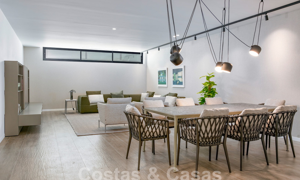 Villa de lujo modernista en venta a un paso de la playa y de todos los servicios en San Pedro, Marbella 58657
