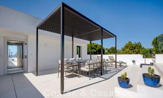 Villa de lujo modernista en venta a un paso de la playa y de todos los servicios en San Pedro, Marbella 58662 