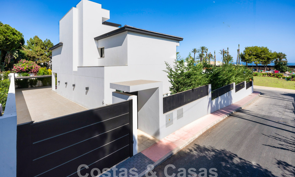 Villa de lujo modernista en venta a un paso de la playa y de todos los servicios en San Pedro, Marbella 58663