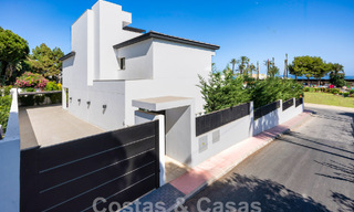 Villa de lujo modernista en venta a un paso de la playa y de todos los servicios en San Pedro, Marbella 58663 