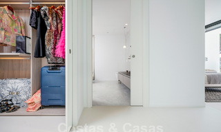 Villa de lujo modernista en venta a un paso de la playa y de todos los servicios en San Pedro, Marbella 58665 