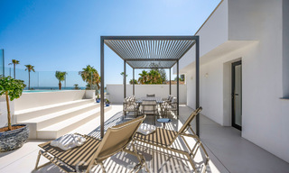 Villa de lujo modernista en venta a un paso de la playa y de todos los servicios en San Pedro, Marbella 58670 