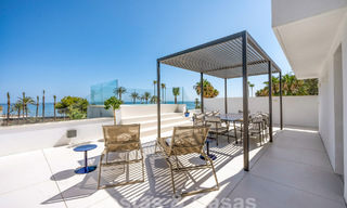 Villa de lujo modernista en venta a un paso de la playa y de todos los servicios en San Pedro, Marbella 58671 