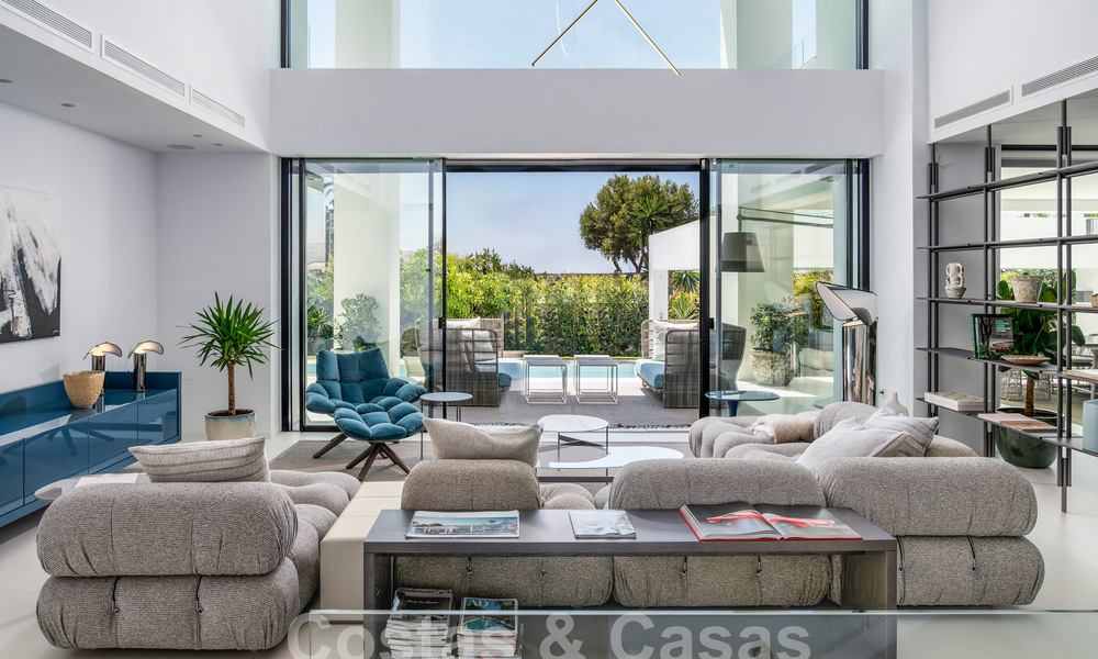 Villa de lujo modernista en venta a un paso de la playa y de todos los servicios en San Pedro, Marbella 58674
