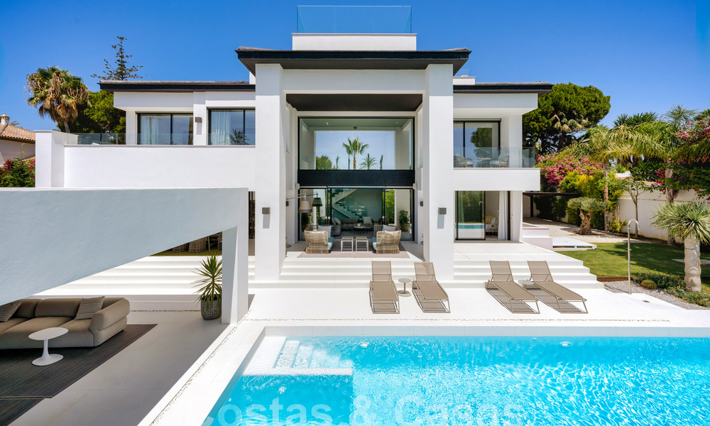 Villa de lujo modernista en venta a un paso de la playa y de todos los servicios en San Pedro, Marbella 58677