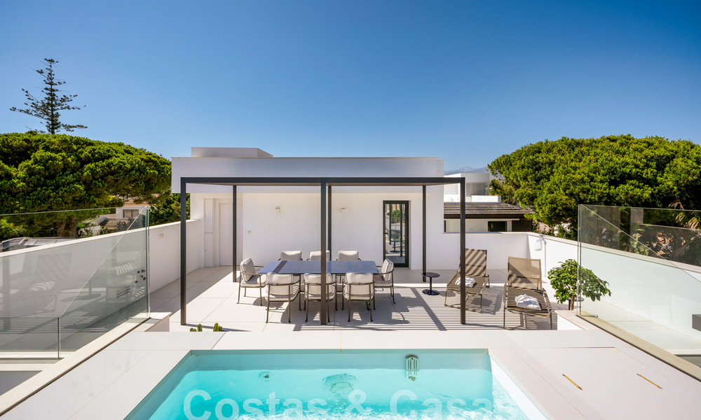 Villa de lujo modernista en venta a un paso de la playa y de todos los servicios en San Pedro, Marbella 58679