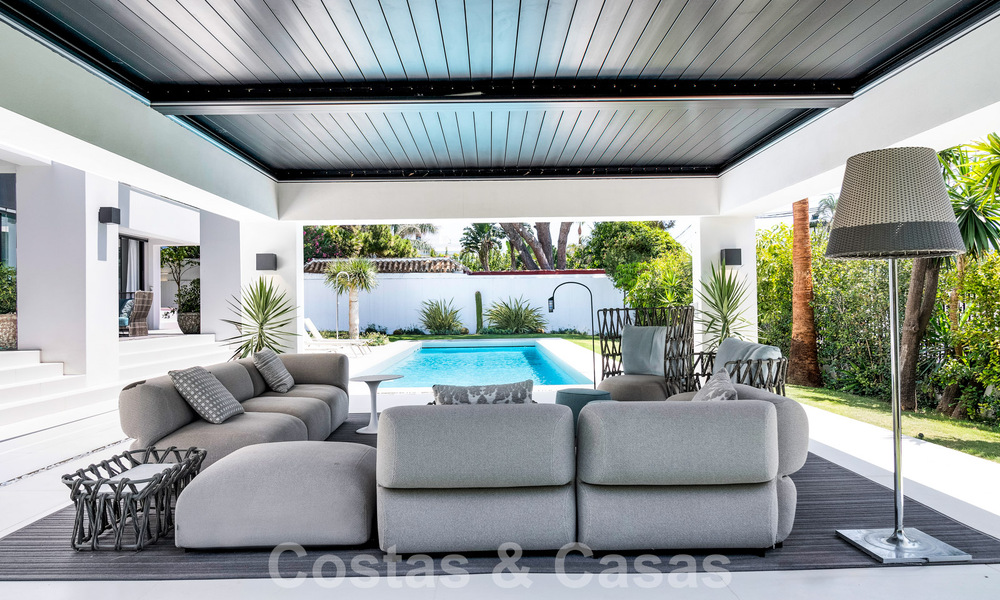 Villa de lujo modernista en venta a un paso de la playa y de todos los servicios en San Pedro, Marbella 58682