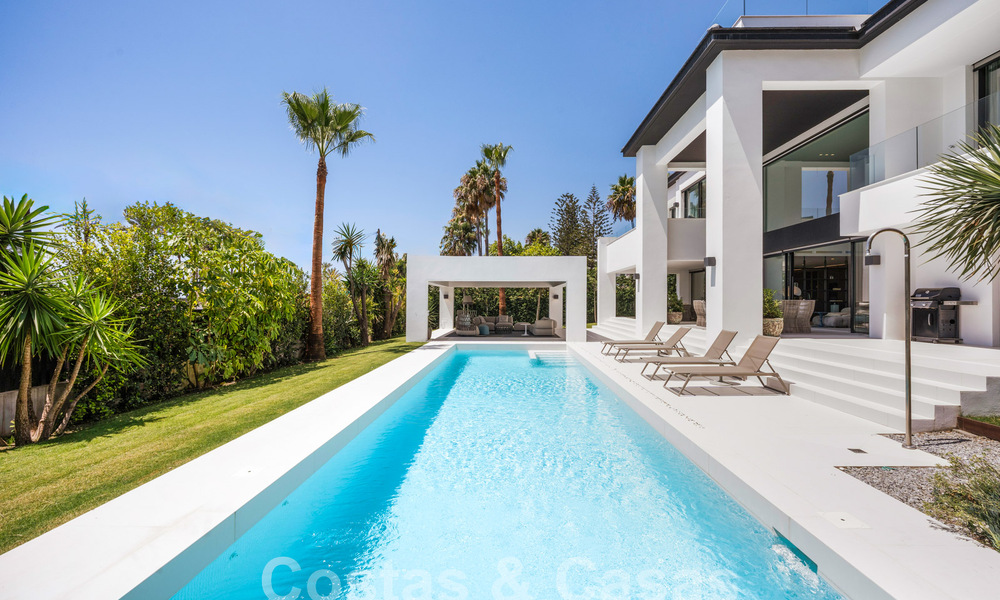 Villa de lujo modernista en venta a un paso de la playa y de todos los servicios en San Pedro, Marbella 58684