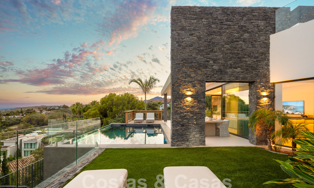 Prestigiosa y moderna villa de lujo en venta con impresionantes vistas al mar en urbanización cerrada en Marbella - Benahavis 58692