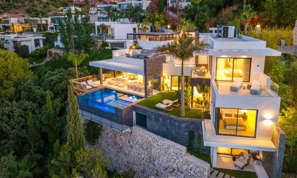 Prestigiosa y moderna villa de lujo en venta con impresionantes vistas al mar en urbanización cerrada en Marbella - Benahavis 58696