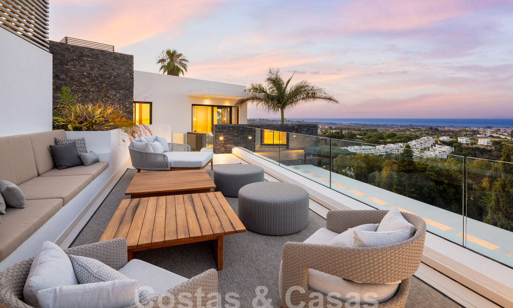Prestigiosa y moderna villa de lujo en venta con impresionantes vistas al mar en urbanización cerrada en Marbella - Benahavis 58699