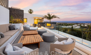 Prestigiosa y moderna villa de lujo en venta con impresionantes vistas al mar en urbanización cerrada en Marbella - Benahavis 58699 