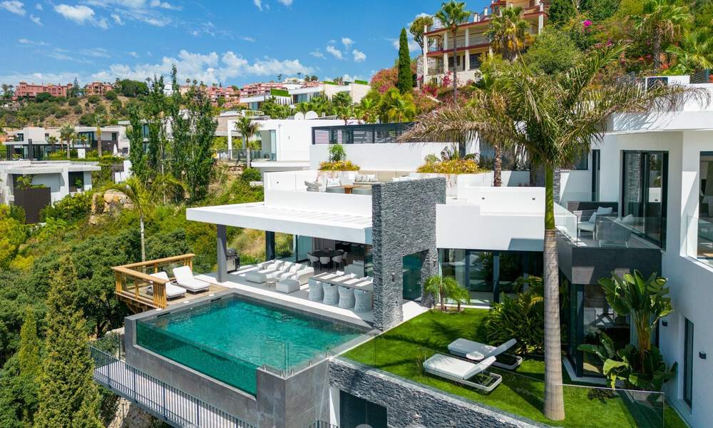 Prestigiosa y moderna villa de lujo en venta con impresionantes vistas al mar en urbanización cerrada en Marbella - Benahavis 58726