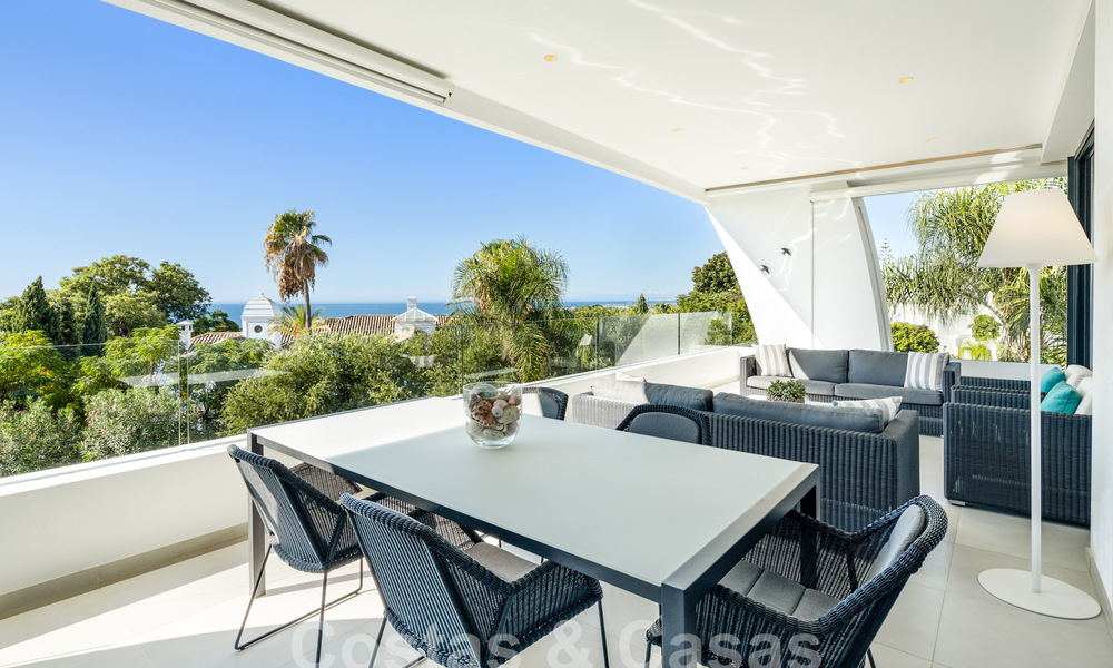 Moderno ático en venta con fenomenales vistas al mar en la exclusiva Sierra Blanca en Marbella 58734