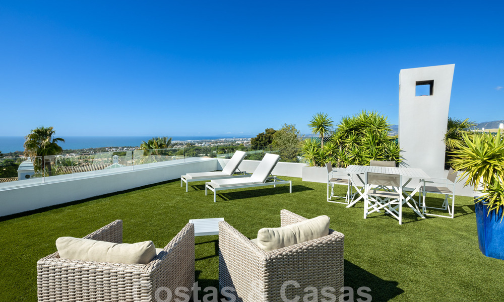 Moderno ático en venta con fenomenales vistas al mar en la exclusiva Sierra Blanca en Marbella 58736