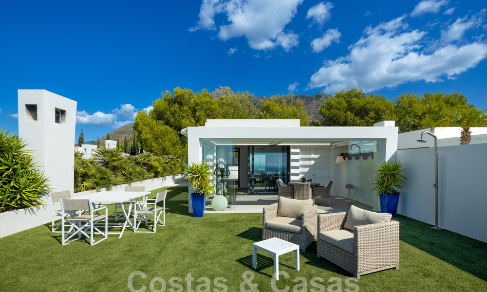 Moderno ático en venta con fenomenales vistas al mar en la exclusiva Sierra Blanca en Marbella 58737