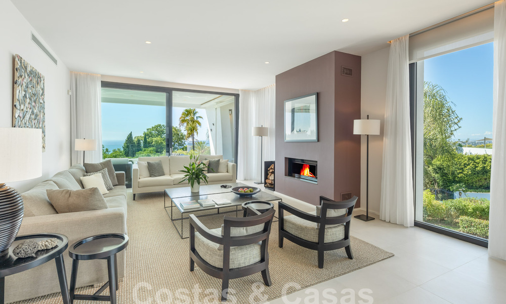 Moderno ático en venta con fenomenales vistas al mar en la exclusiva Sierra Blanca en Marbella 58741