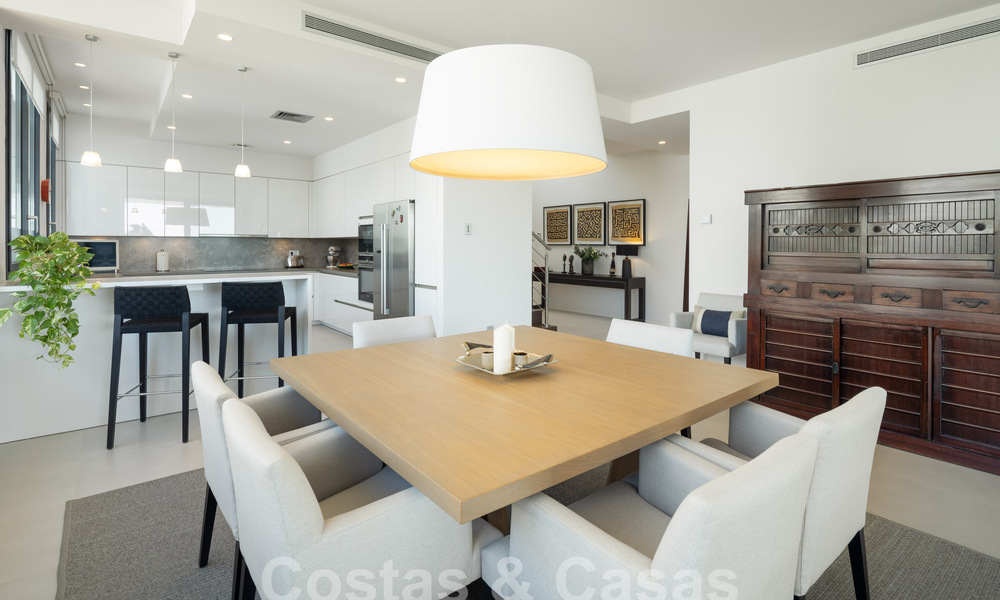 Moderno ático en venta con fenomenales vistas al mar en la exclusiva Sierra Blanca en Marbella 58742