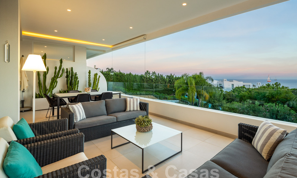 Moderno ático en venta con fenomenales vistas al mar en la exclusiva Sierra Blanca en Marbella 58749