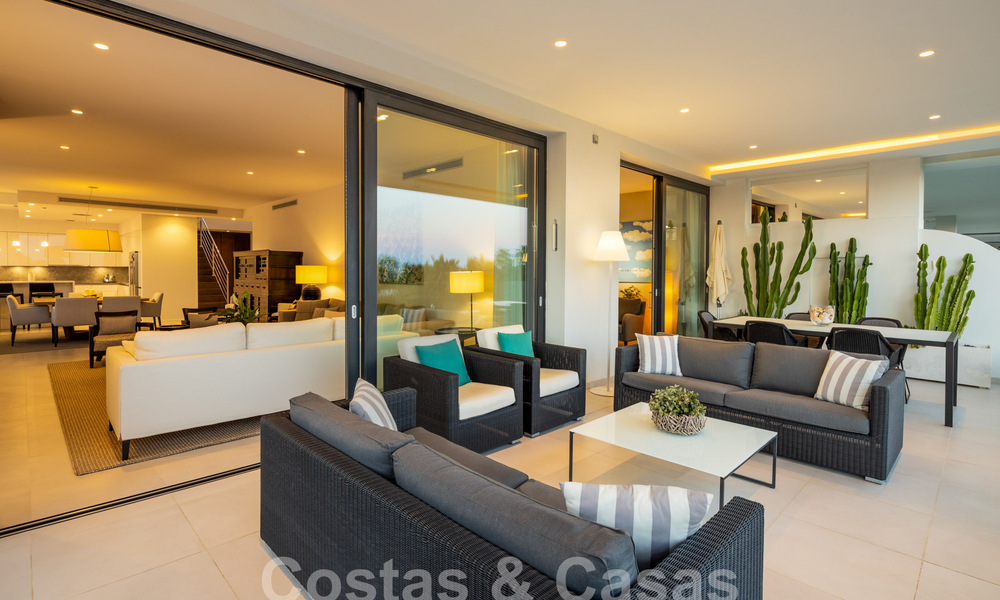 Moderno ático en venta con fenomenales vistas al mar en la exclusiva Sierra Blanca en Marbella 58750