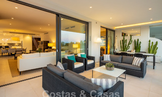 Moderno ático en venta con fenomenales vistas al mar en la exclusiva Sierra Blanca en Marbella 58750 
