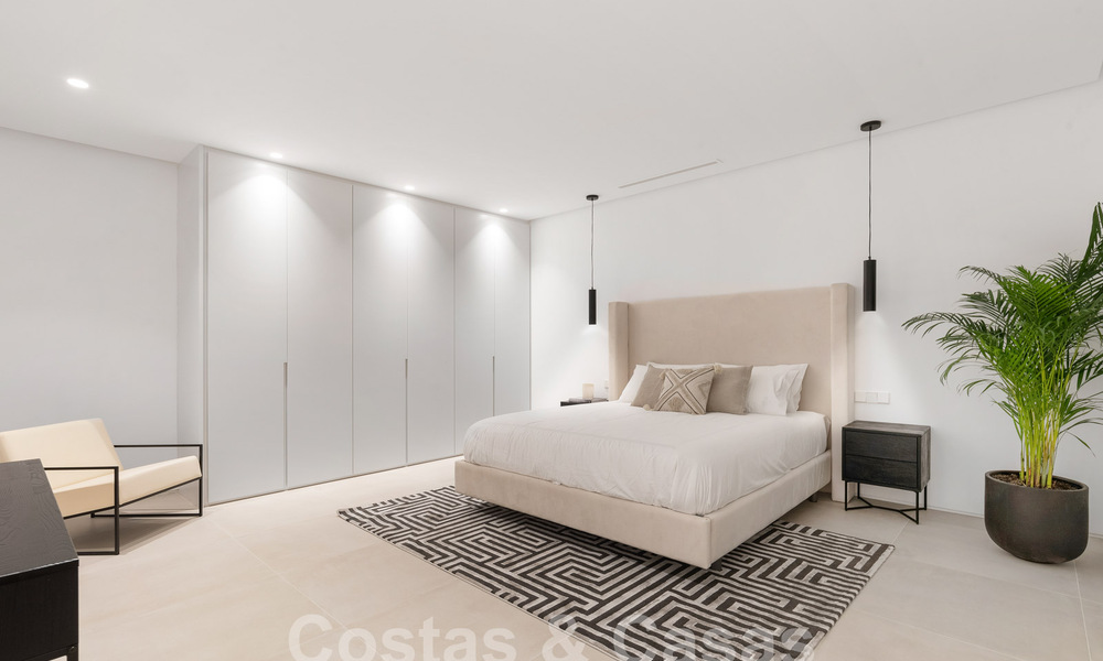 Villa de lujo en venta, lista para entrar a vivir, a poca distancia de Puerto Banús y de la playa en San Pedro, Marbella 59012