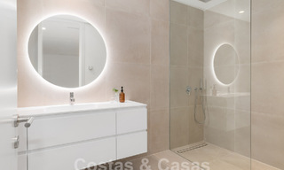 Villa de lujo en venta, lista para entrar a vivir, a poca distancia de Puerto Banús y de la playa en San Pedro, Marbella 59016 