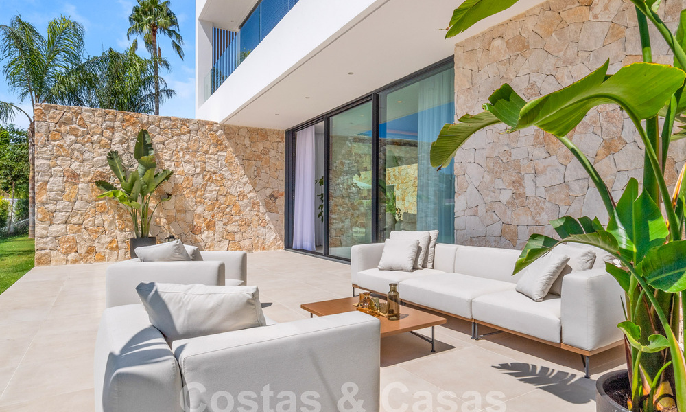 Villa de lujo en venta, lista para entrar a vivir, a poca distancia de Puerto Banús y de la playa en San Pedro, Marbella 59017
