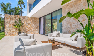 Villa de lujo en venta, lista para entrar a vivir, a poca distancia de Puerto Banús y de la playa en San Pedro, Marbella 59017 