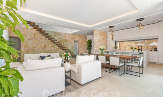 Villa de lujo en venta, lista para entrar a vivir, a poca distancia de Puerto Banús y de la playa en San Pedro, Marbella 59018 