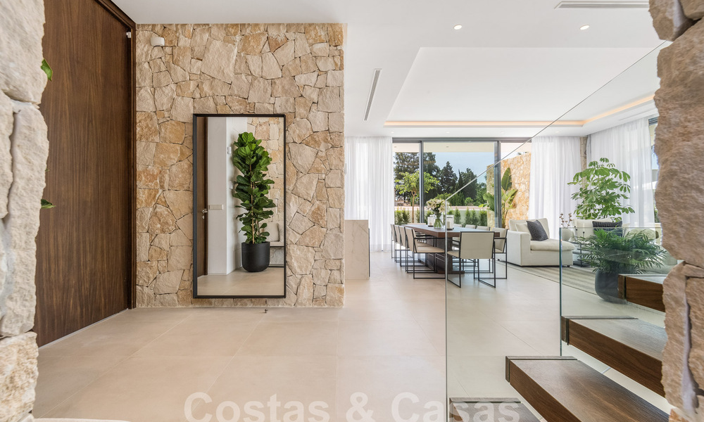 Villa de lujo en venta, lista para entrar a vivir, a poca distancia de Puerto Banús y de la playa en San Pedro, Marbella 59020