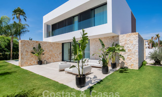 Villa de lujo en venta, lista para entrar a vivir, a poca distancia de Puerto Banús y de la playa en San Pedro, Marbella 59025 