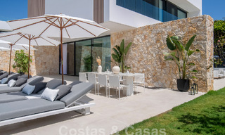 Villa de lujo en venta, lista para entrar a vivir, a poca distancia de Puerto Banús y de la playa en San Pedro, Marbella 59026 