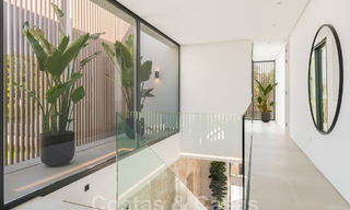 Villa de lujo en venta, lista para entrar a vivir, a poca distancia de Puerto Banús y de la playa en San Pedro, Marbella 59031 