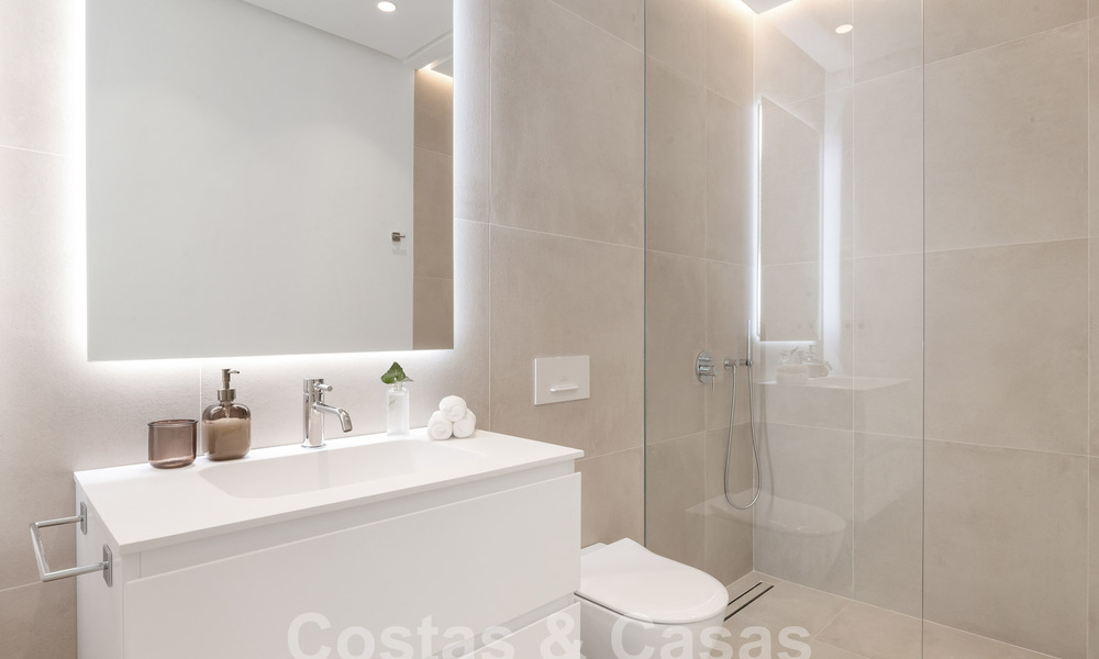 Villa de lujo en venta, lista para entrar a vivir, a poca distancia de Puerto Banús y de la playa en San Pedro, Marbella 59036