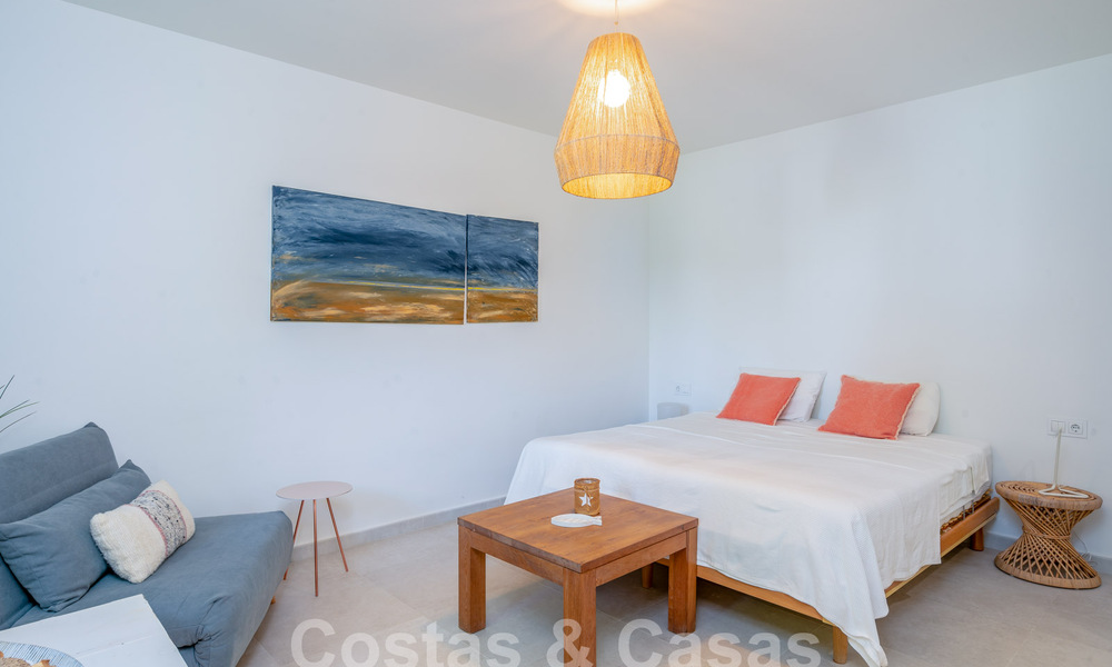 Villa de lujo andaluza con encanto atemporal en venta en primera línea de golf en Benahavis - Marbella 58836