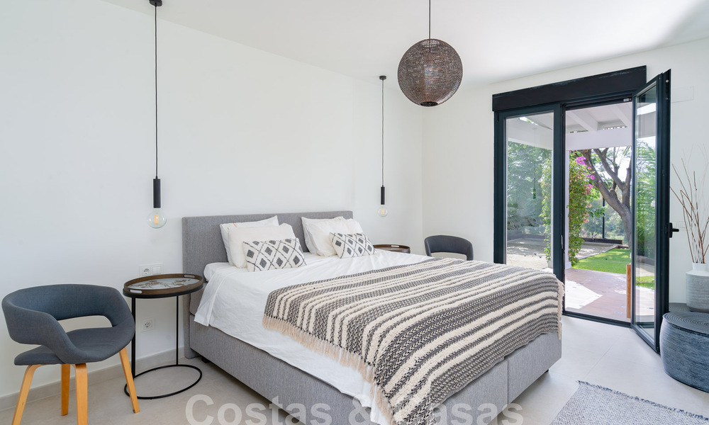 Villa de lujo andaluza con encanto atemporal en venta en primera línea de golf en Benahavis - Marbella 58845