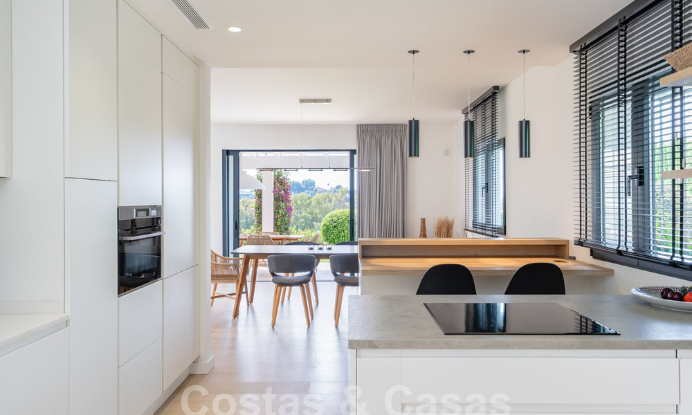 Villa de lujo andaluza con encanto atemporal en venta en primera línea de golf en Benahavis - Marbella 58851