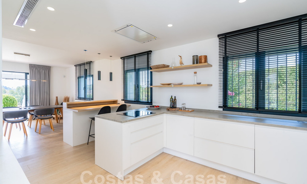 Villa de lujo andaluza con encanto atemporal en venta en primera línea de golf en Benahavis - Marbella 58852