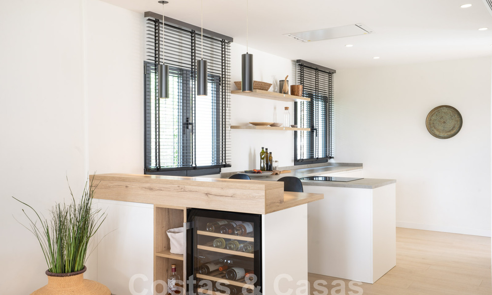 Villa de lujo andaluza con encanto atemporal en venta en primera línea de golf en Benahavis - Marbella 58853